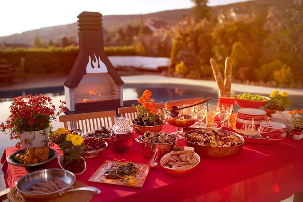 Sarom Barbecue en béton avec hotte, Contre-Carte en métal et Plan d'appui - Prométhée