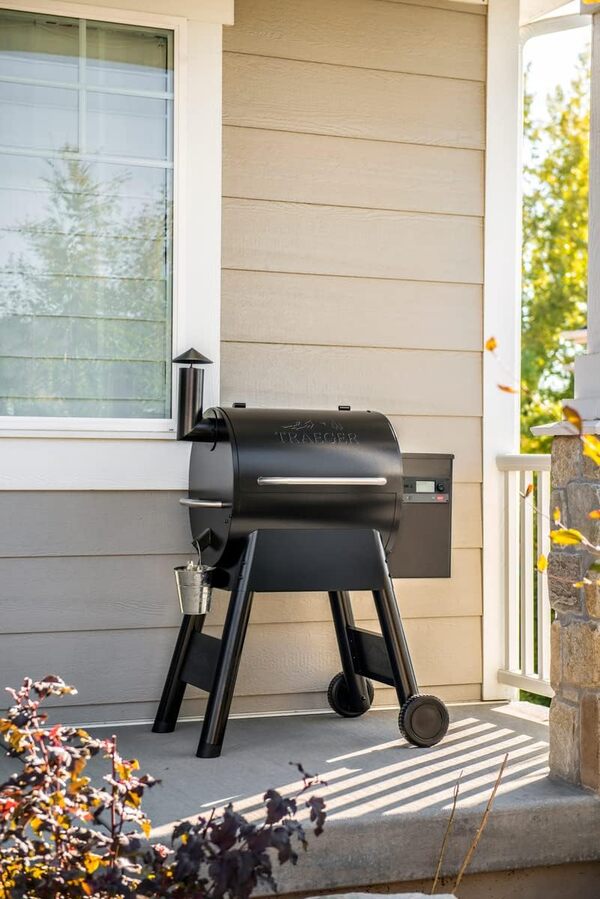 TRAEGER Weber Barbecue Pro 575 - Black