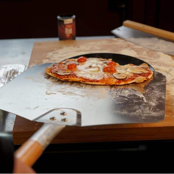 Mahlzeit Set de 4 pièces pour pizza | Pierre à pizza avec pelle, coupe-pizza et spatule | Pierre à pizza pour four et grill | Set d'accessoires pour pizza, pierre pour grill, pierre à cuire