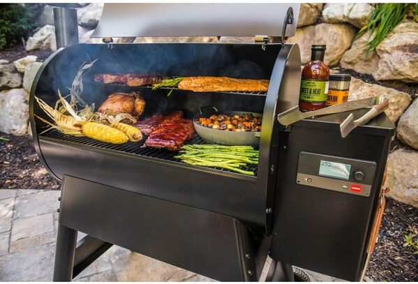 Pellet BBQ Pro 780 with WiFIRE® Technology and precise temperature control -...