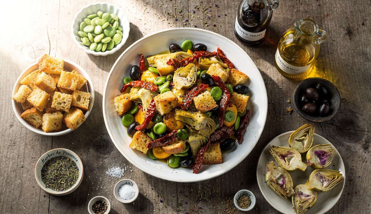 Recette de panzanella de printemps : fraîcheur et saveurs italiennes