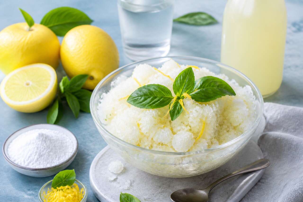 Granita sicilienne au citron et basilic frais : le sauveur ultime contre la canicule