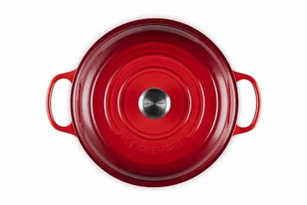 Découvrez notre test complet du faitout Le Creuset Signature. Qualité de la fonte émaillée, performance culinaire et durabilité : l'allié indispensable de votre cuisine.