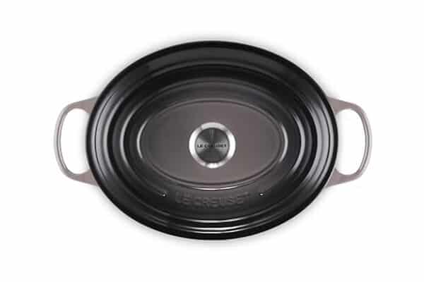 Découvrez notre test détaillé de la cocotte ovale Le Creuset Signature 31 cm en coloris Flint : performances, avantages et verdict pour cet ustensile de cuisine incontournable.