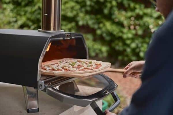 Découvrez notre test du four Ooni Karu 2 Pro : polyvalence, rapidité et qualité de cuisson. Avis détaillé et performances de ce four à bois et gaz premium.