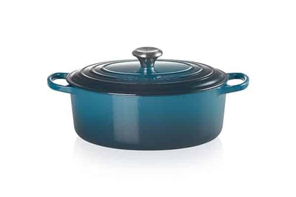 Découvrez notre test détaillé de la cocotte ovale en fonte émaillée Le Creuset Signature 29 cm : performances, avantages et verdict pour vos repas en famille.