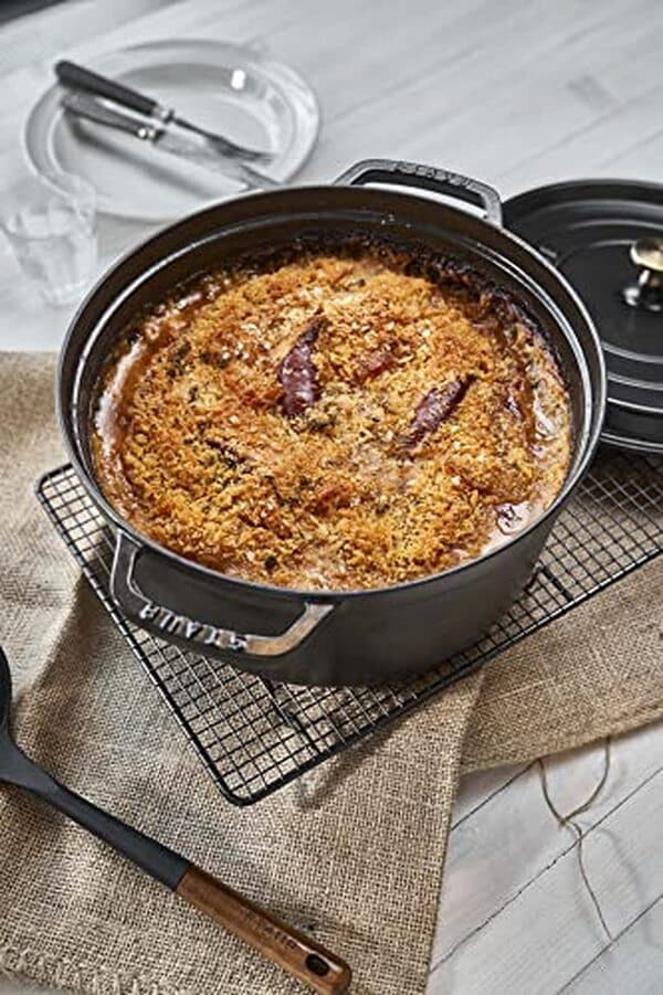Découvrez notre test détaillé de la cocotte Staub 1102825 ronde 7 QT noire. Caractéristiques, performances et avis d'utilisateurs pour ce modèle 28 cm de qualité premium.