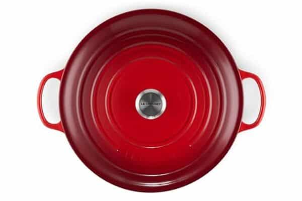 Découvrez notre test complet de la cocotte en fonte Le Creuset Signature 34 cm rouge : qualité, performances culinaires et rapport qualité-prix de ce modèle emblématique. 