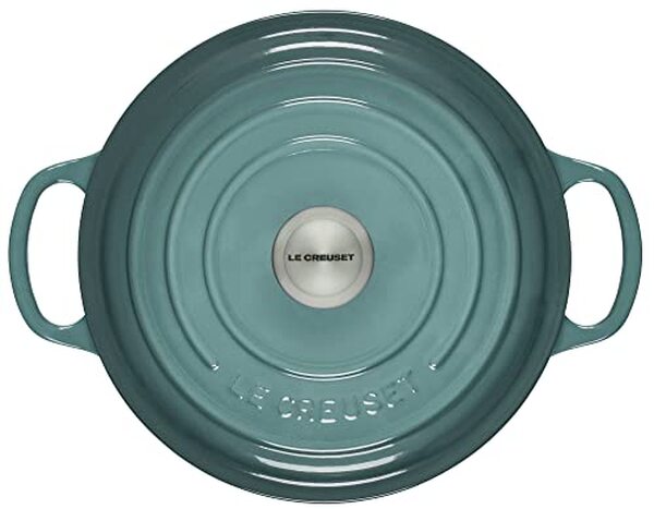Découvrez notre test complet de la cocotte Signature Le Creuset en fonte émaillée : qualité, performances culinaires et durabilité de cette référence incontournable.