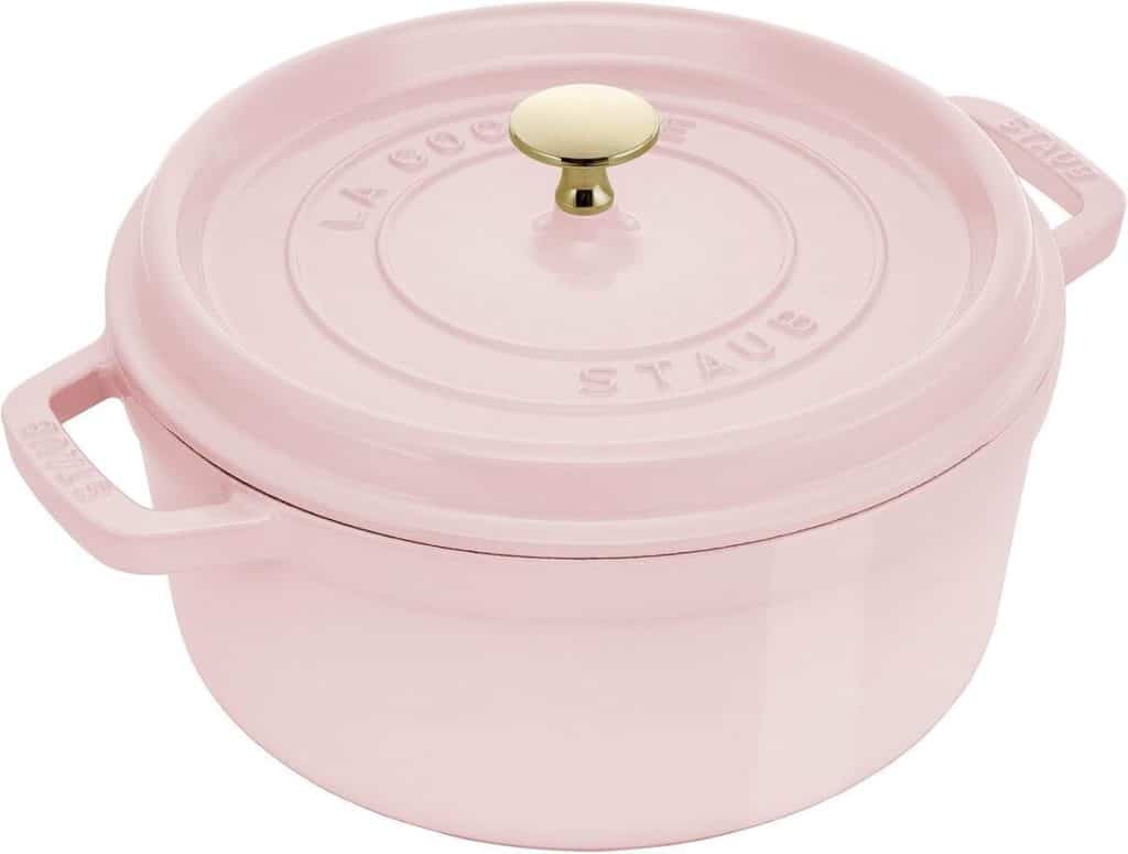 Test de la cocotte Staub ronde en fonte 4 pintes rose pivoine